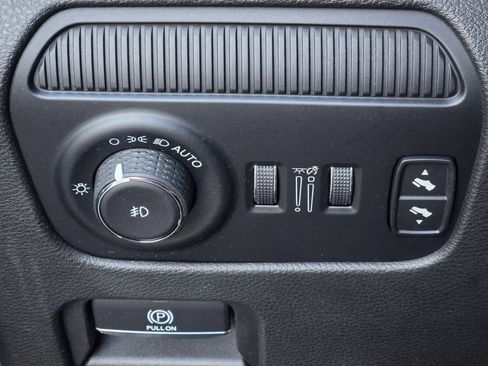 Used 2022 Jeep Wagoneer Series II AWD/4WD image 25