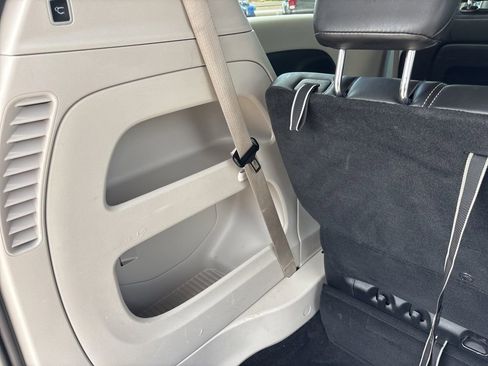 Used 2024 Chrysler Pacifica Touring-L FWD image 43