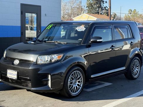 Used 2015 Scion xB image 3