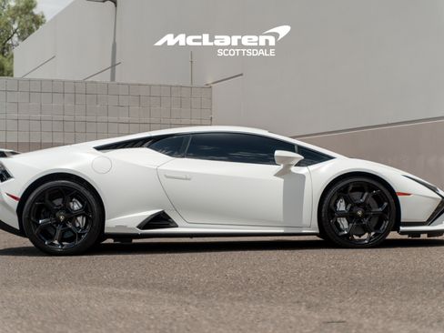 Used 2024 Lamborghini Huracan Tecnica RWD image 8