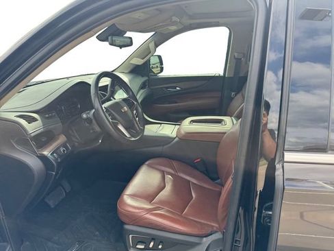 Used 2019 Cadillac Escalade Premium Luxury RWD image 14