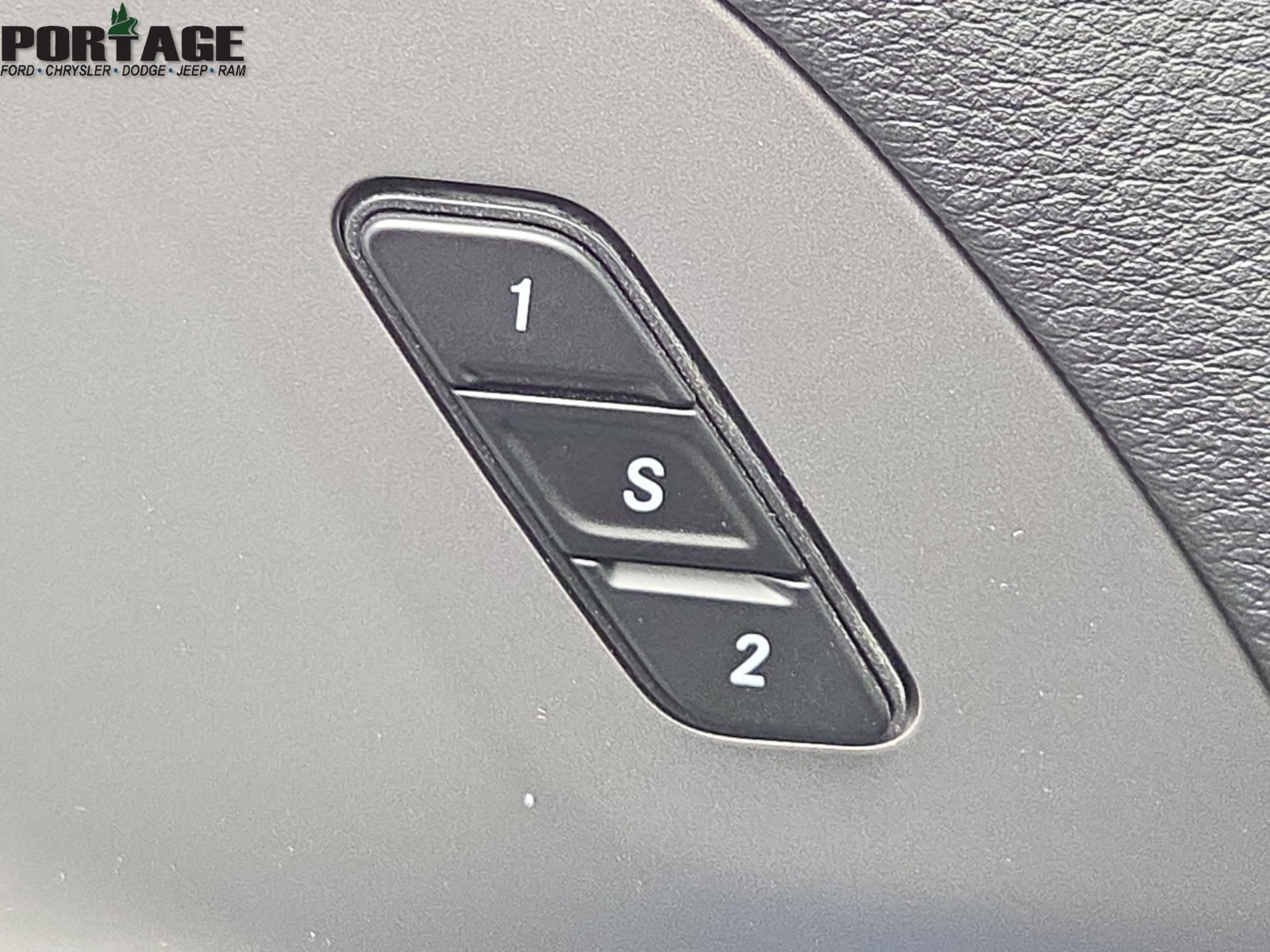 New 2027 Chrysler Pacifica Limited AWD/4WD image 15