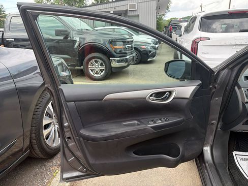 Used 2015 Nissan Sentra SV FWD image 16