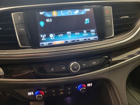 Used 2019 Buick Enclave Essence AWD/4WD image 18