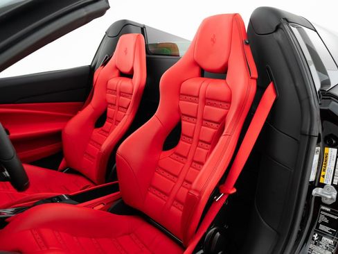 Used 2023 Ferrari F8 Tributo image 13