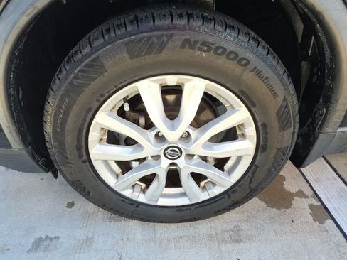 Used 2019 Nissan Rogue SV image 10