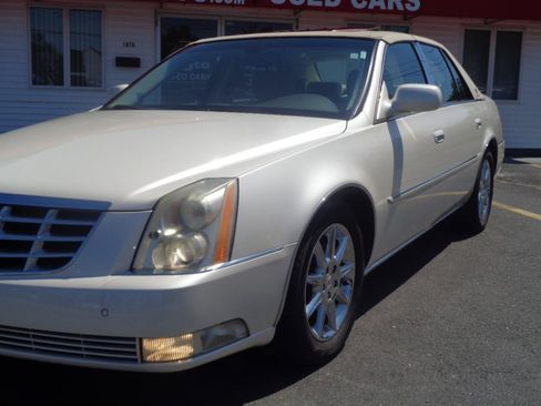 Used 2011 Cadillac DTS Luxury FWD image 16
