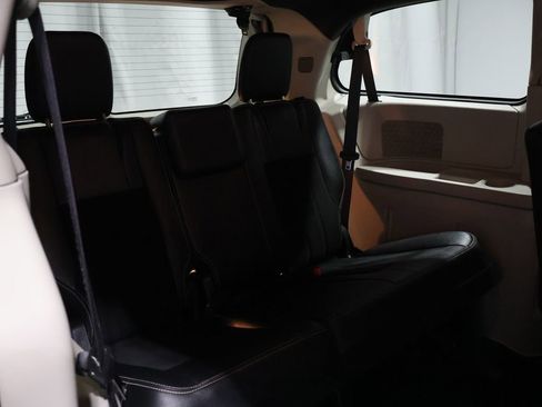 Used 2016 Dodge Grand Caravan SXT image 22