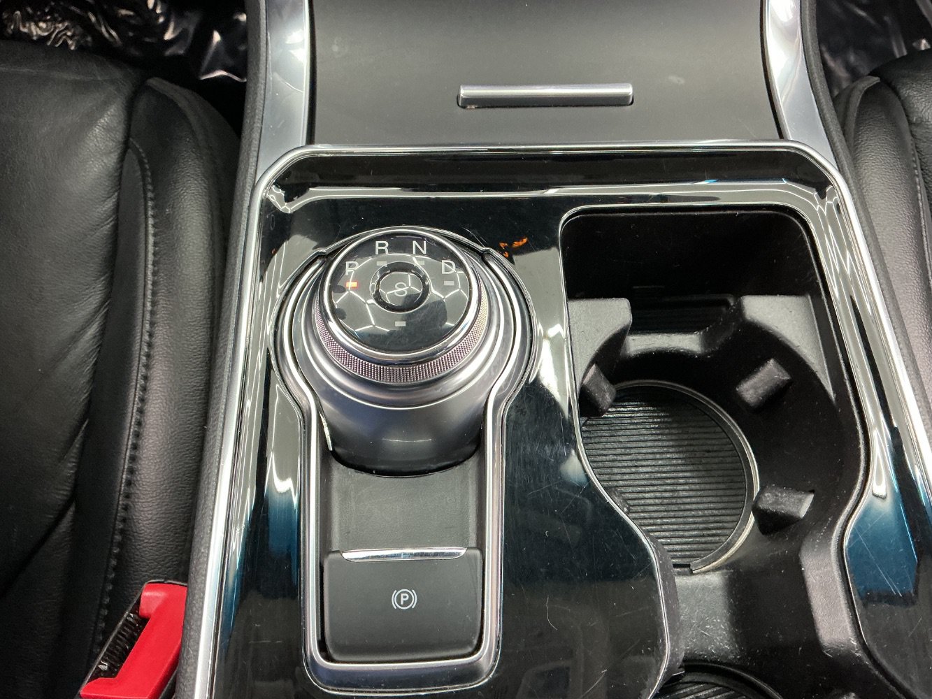 Used 2020 Ford Edge Titanium FWD image 36