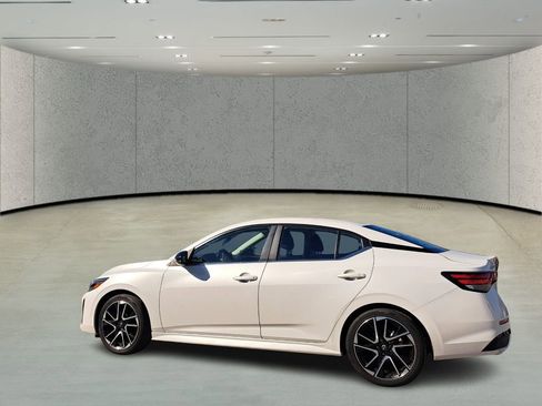 Used 2024 Nissan Sentra SR w/ Lighting Package image 6