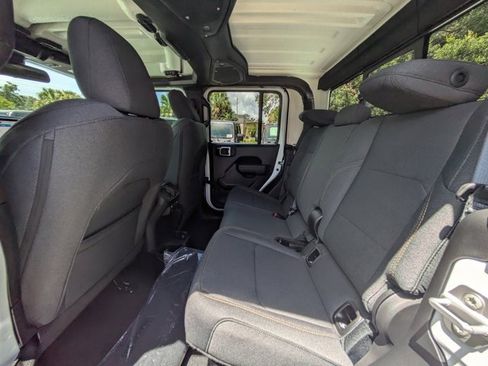 New 2025 Jeep Gladiator Sport image 12