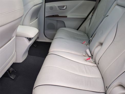 Used 2010 Toyota Venza AWD image 17