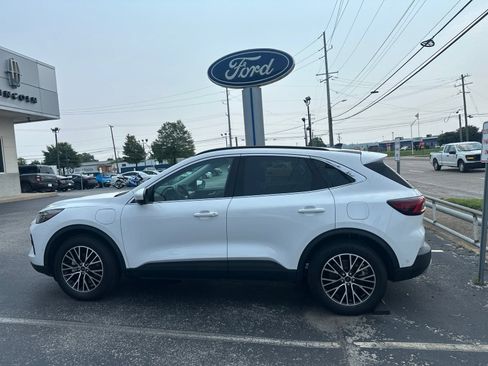 Used 2023 Ford Escape SE w/ PHEV Premium Package FWD image 7