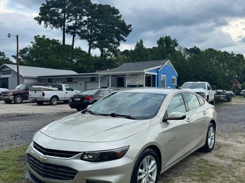 Used 2016 Chevrolet Malibu LT w/ Leather Package FWD image 4