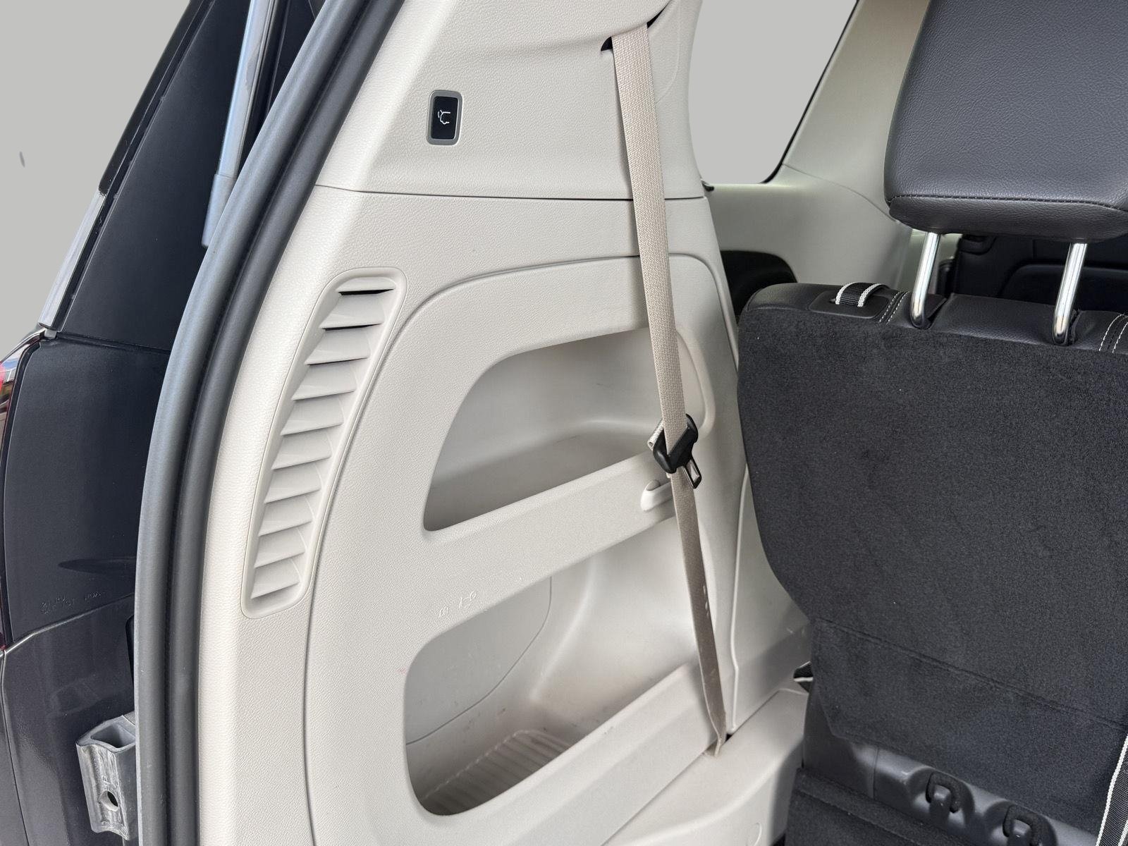 Used 2022 Chrysler Pacifica Touring-L AWD/4WD image 18