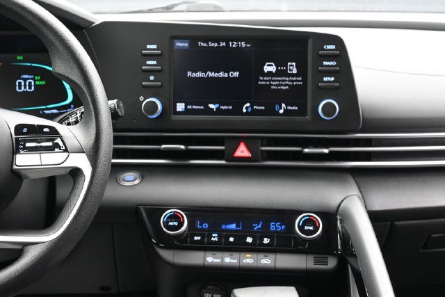 Used 2026 Hyundai Elantra Hybrid FWD image 11