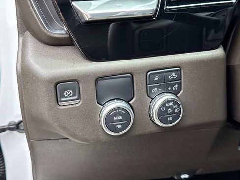 Used 2025 GMC Sierra 1500 SLT RWD image 28