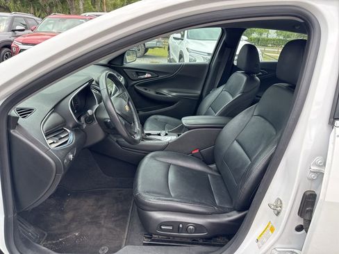 Used 2018 Chevrolet Malibu LT w/ Leather Package FWD image 9