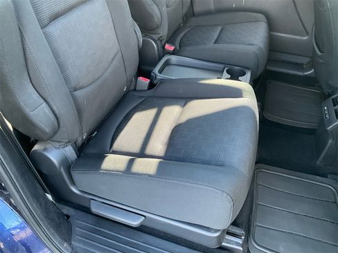 Used 2009 MAZDA MAZDA5 Sport image 17