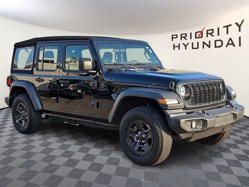 Used 2024 Jeep Wrangler Unlimited Sport AWD/4WD image 3
