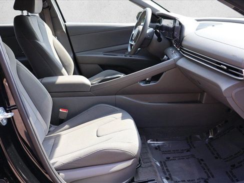 Used 2024 Hyundai Elantra SEL FWD image 28