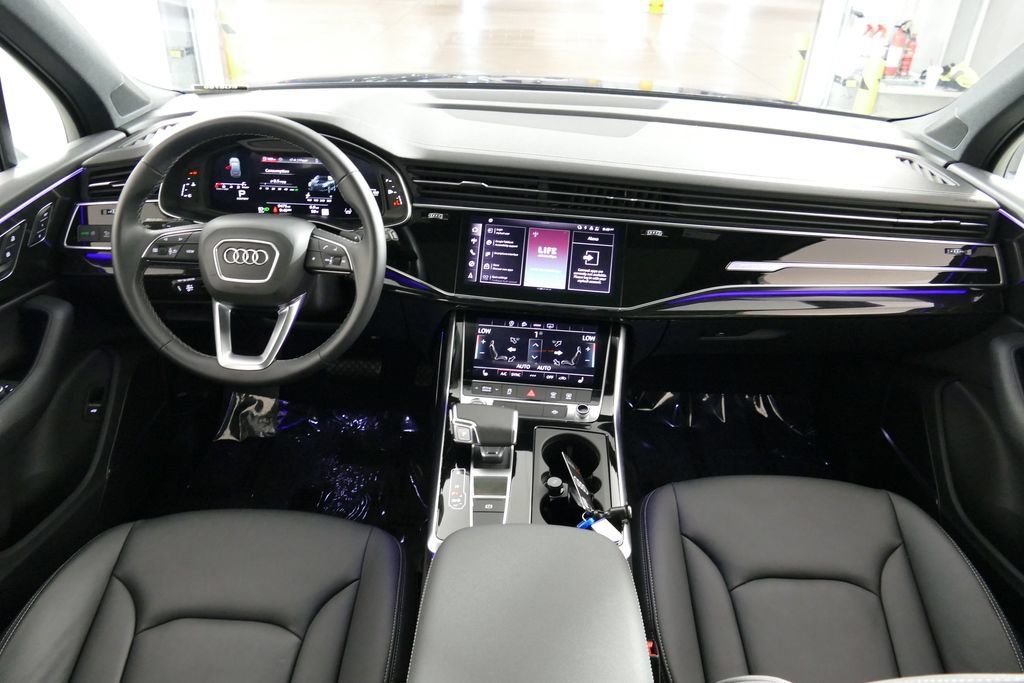 Used 2025 Audi Q7 2.0T Premium w/ Convenience Plus Package AWD/4WD image 26