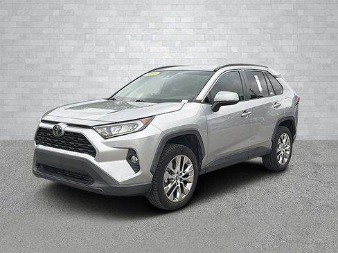 Used 2020 Toyota RAV4 XLE Premium image 7