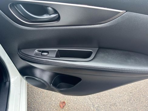 Used 2021 Nissan Rogue Sport S image 34