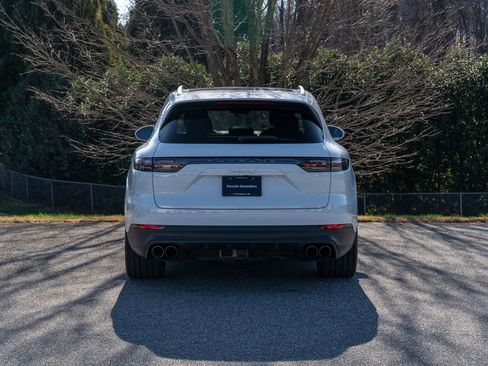 Certified 2023 Porsche Cayenne S image 6