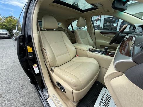 Used 2013 Lexus LS 460 w/ Comfort Pkg RWD image 28