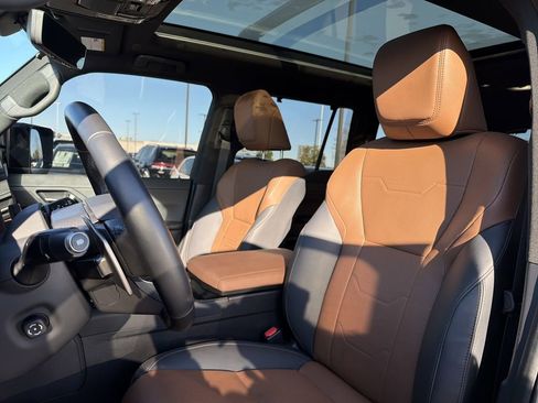 Used 2024 Lexus GX 550 w/ Accessory Package (Z1) image 12