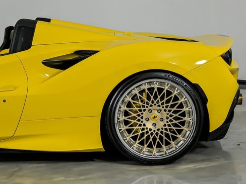 Used 2021 Ferrari F8 Tributo RWD image 9