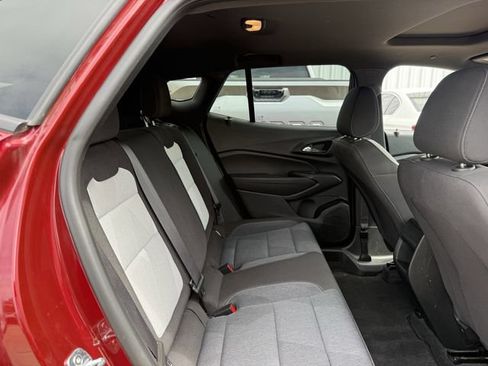 Used 2024 Chevrolet Trax RS w/ Sunroof Package FWD image 31