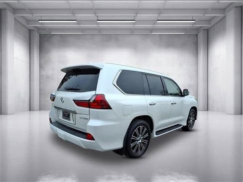 Used 2020 Lexus LX 570 4WD w/ 3rd Row & Luxury Pkg image 3