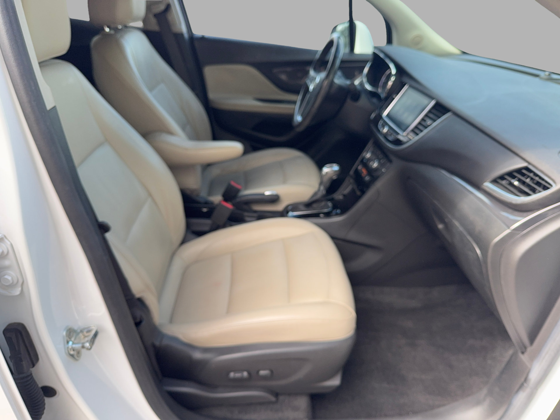 Used 2019 Buick Encore Essence w/ Experience Buick Package FWD image 27