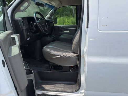 Used 2017 GMC Savana 2500 RWD image 20
