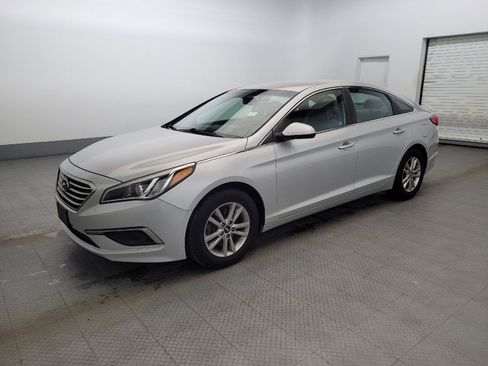 Used 2017 Hyundai Sonata SE w/ Cargo Package image 2