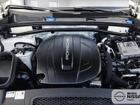 Used 2019 Porsche Macan AWD/4WD image 14