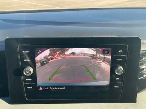 Used 2025 Volkswagen Jetta SE image 24