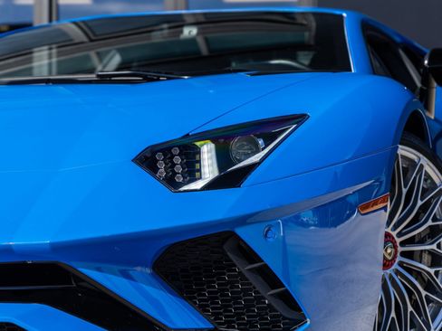Used 2018 Lamborghini Aventador S image 19
