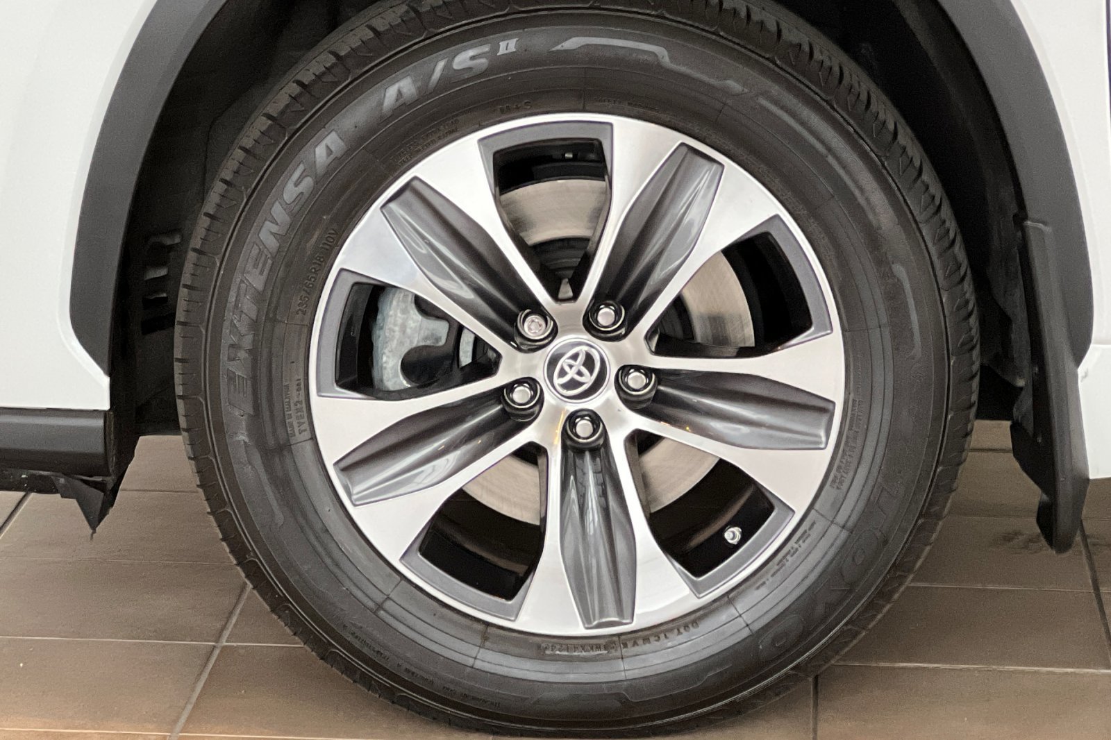 Used 2023 Toyota Highlander XLE AWD/4WD image 27