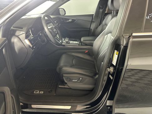 Used 2024 Audi Q8 Prestige w/ Prestige Package AWD/4WD image 3