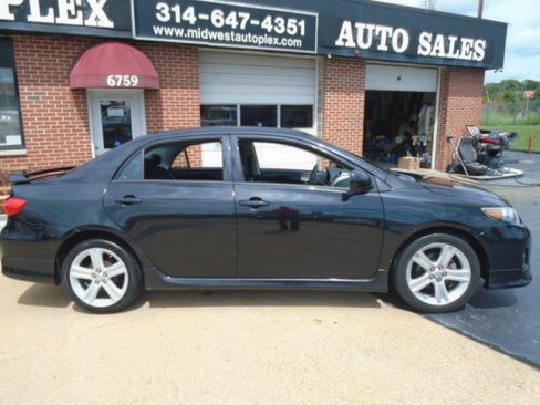Used 2013 Toyota Corolla S w/ Premium Pkg FWD image 2