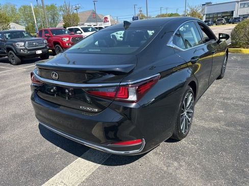 Used 2024 Lexus ES 300h w/ Premium Package image 5