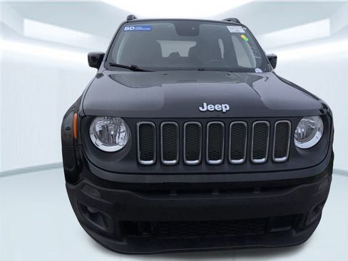 Used 2018 Jeep Renegade Latitude w/ Popular Equipment Group image 4