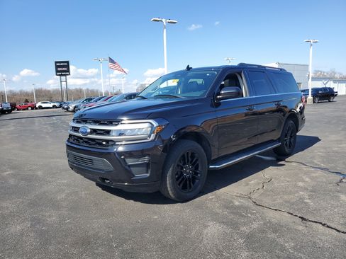 Used 2023 Ford Expedition Max XLT image 9
