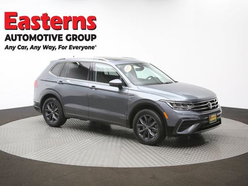 Used 2022 Volkswagen Tiguan SE w/ Panoramic Sunroof Package image 49