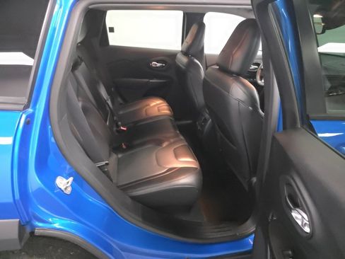 Used 2022 Jeep Cherokee Trailhawk w/ Sun, Sound & Nav Group image 25