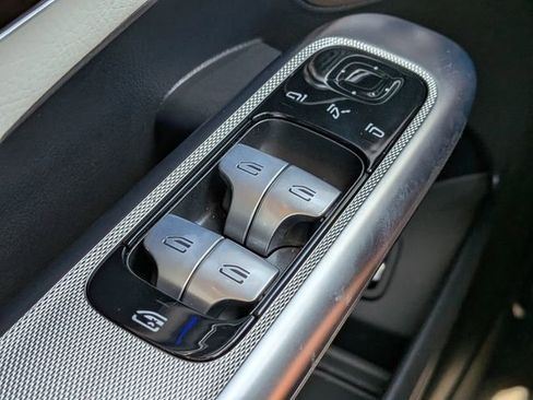 Used 2026 Mercedes-Benz GLC 300 image 27