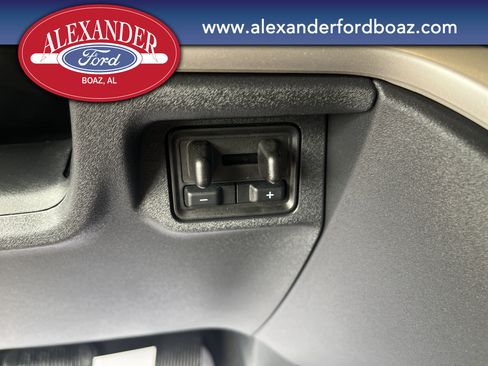 Used 2025 Ford Expedition Active AWD/4WD image 33